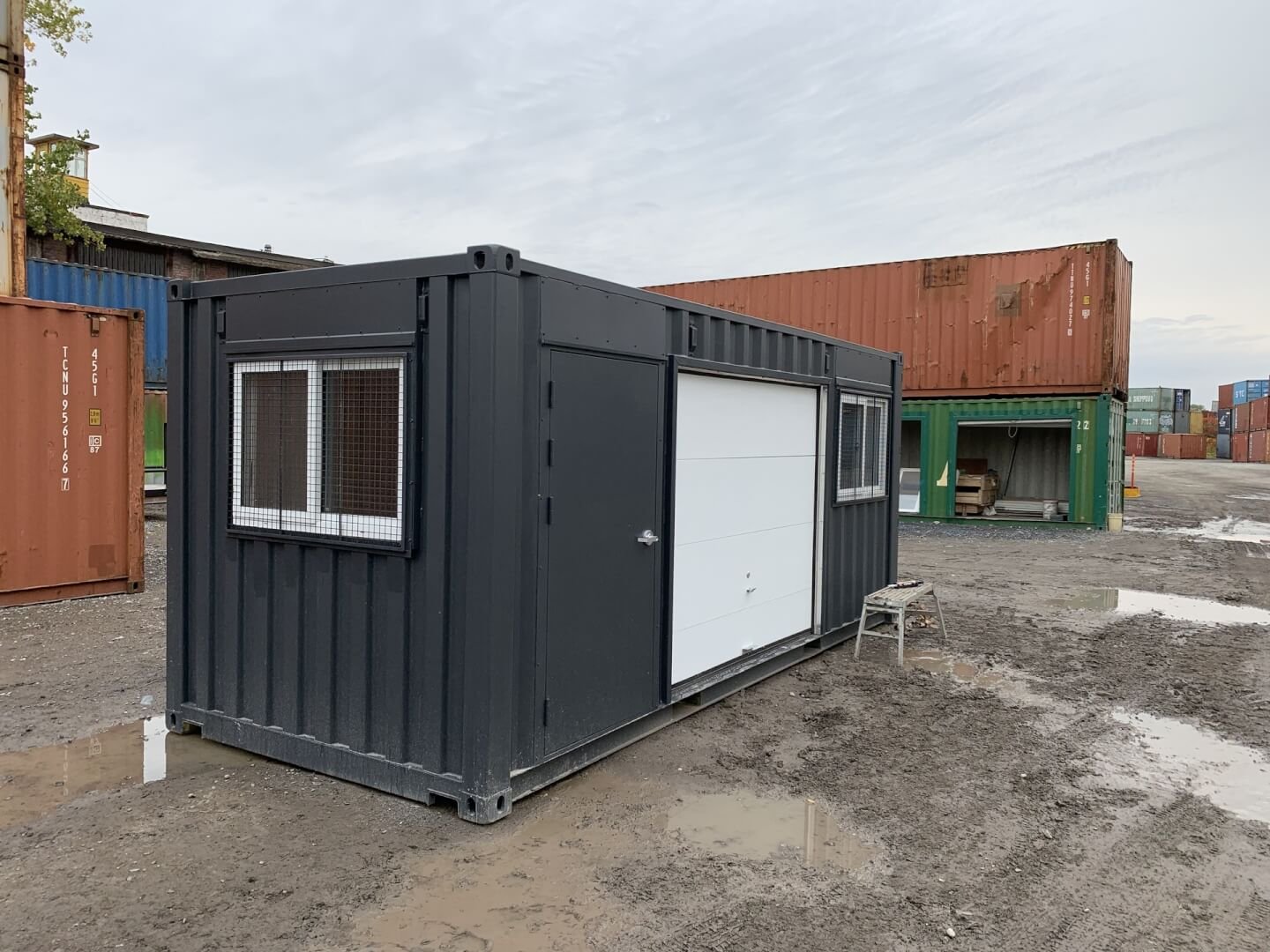 Porte de garage pour conteneur